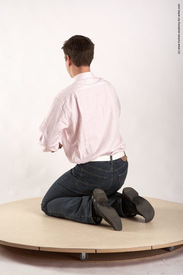 Casual Man White Kneeling poses - ALL Average Short Brown Academic