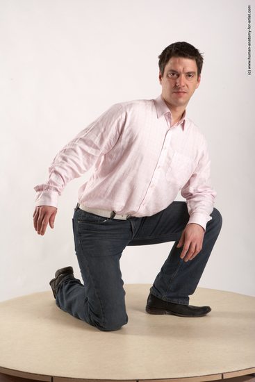 Casual Man White Kneeling poses - ALL Average Short Brown Kneeling poses - on one knee Academic