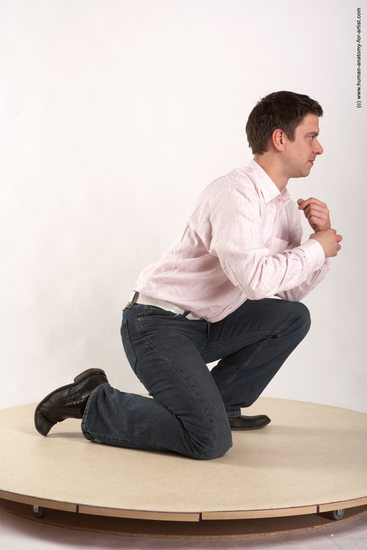 Casual Man White Kneeling poses - ALL Average Short Brown Kneeling poses - on one knee Academic