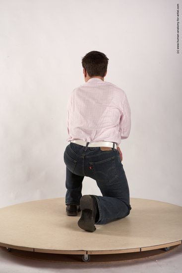 Casual Man White Kneeling poses - ALL Average Short Brown Kneeling poses - on one knee Academic