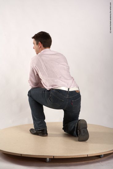 Casual Man White Kneeling poses - ALL Average Short Brown Kneeling poses - on one knee Academic