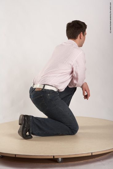 Casual Man White Kneeling poses - ALL Average Short Brown Kneeling poses - on one knee Academic