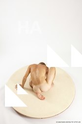 alexandr kneeling 07a