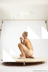 alexandr kneeling 01c