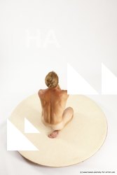 alexandr kneeling 05a