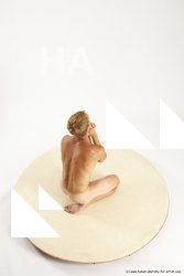 alexandr kneeling 06a