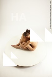 alton della sitting 02a