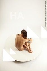 alton della sitting 07a