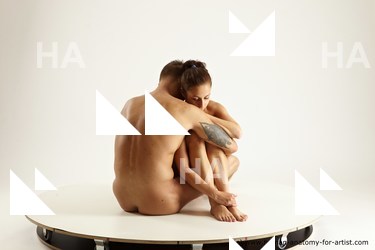 alton della sitting 07b