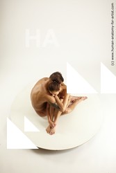 alton della sitting 09a