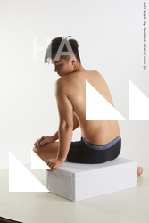 sitting reference yoshinaga kuri 04