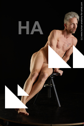 sitting reference lutro 02