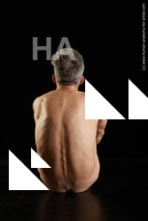 sitting reference lutro 05