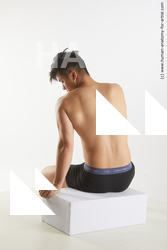 sitting reference yoshinaga kuri 04