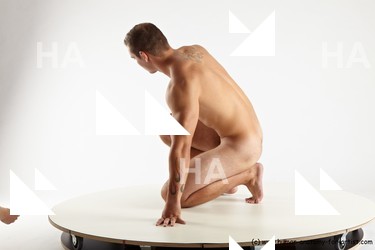 kneeling reference sergej 03