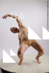 standing reference chase 01