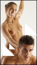 Vit & Estera Kneeling