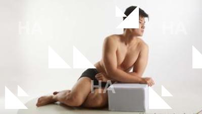 Kneeling reference poses Yoshinaga Kuri