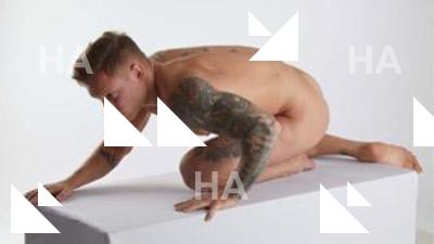 Kneeling reference poses Gilbert