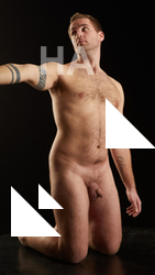 Kneeling reference poses Albin