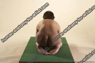 kristian kneeling 11