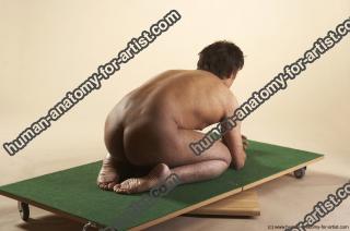 kristian kneeling 12