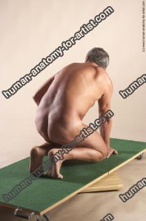 jindrich kneeling 60