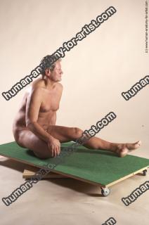 jindrich kneeling 30