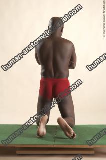 david kneeling 05