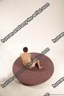 justin kneeling 05a