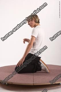 oto kneeling 19