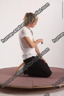 oto kneeling 23