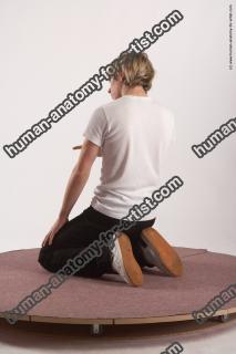 oto kneeling 20