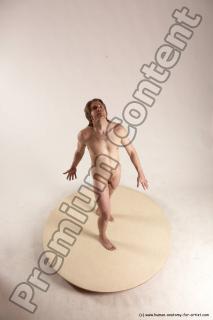 mikulas standing 32a