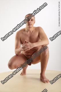 gregor kneeling 09