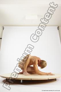 alexandr kneeling 12c