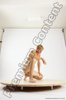 alexandr kneeling 26c