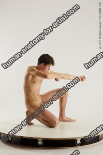 jamie kneeling 03 30b