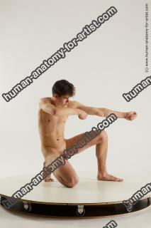 jamie kneeling 03 31b